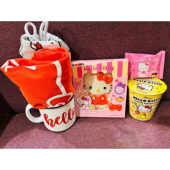 Hello Kitty Easter filler large Shirt and Shorts - Picture 4 of 7